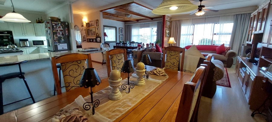 5 Bedroom Property for Sale in Wavecrest Eastern Cape